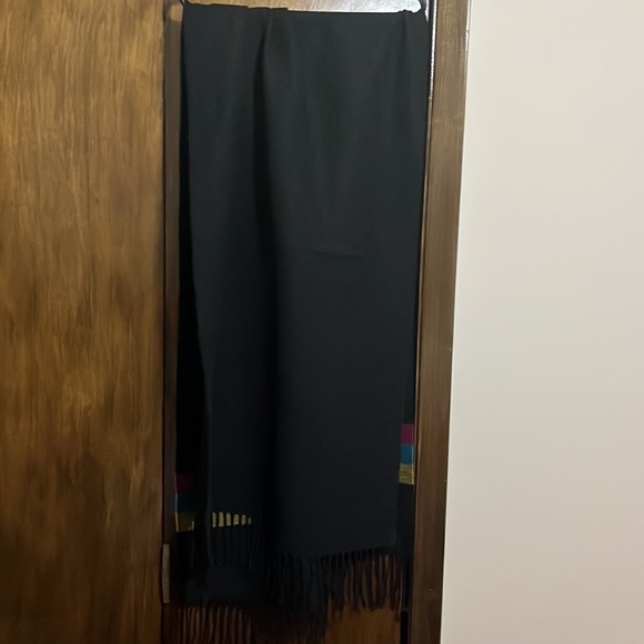 Karl Lagerfeld wrap style scarf NWOT’s - Picture 4 of 7